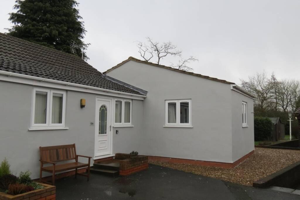 Treetops Cottages & Spa Grimsby Exterior photo